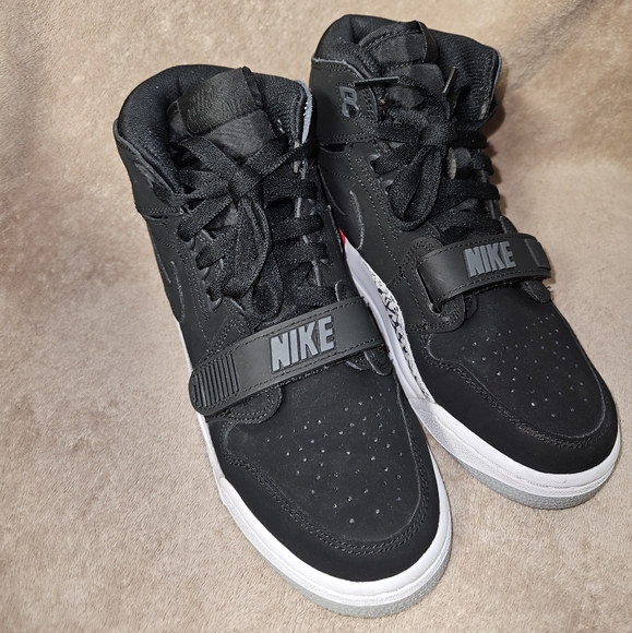 Jordan Legacy 312 GS, 5.5 Youth, Black/Fire Red/Gray/White - Picture 4 of 6